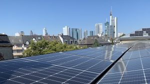 Nachhaltige Energieerzeugung mit Solarenergie in der städtischen Infrastruktur